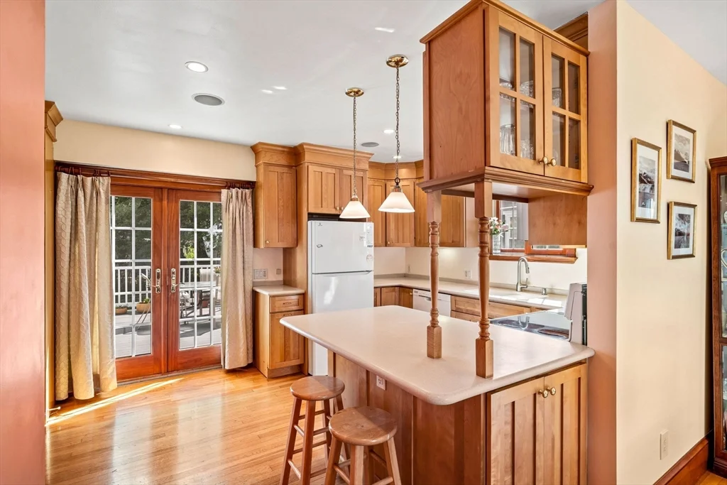 4 bed, 1 bath apartment for rent at 13 Sapphire Rd, Marblehead — photo 15 of 36