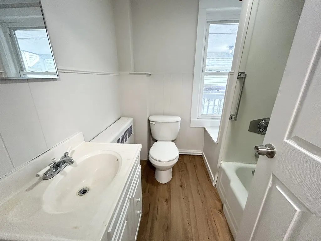 4 bed, 1 bath apartment for rent at 13 Saratoga Unit 2, Boston — photo 9 of 9