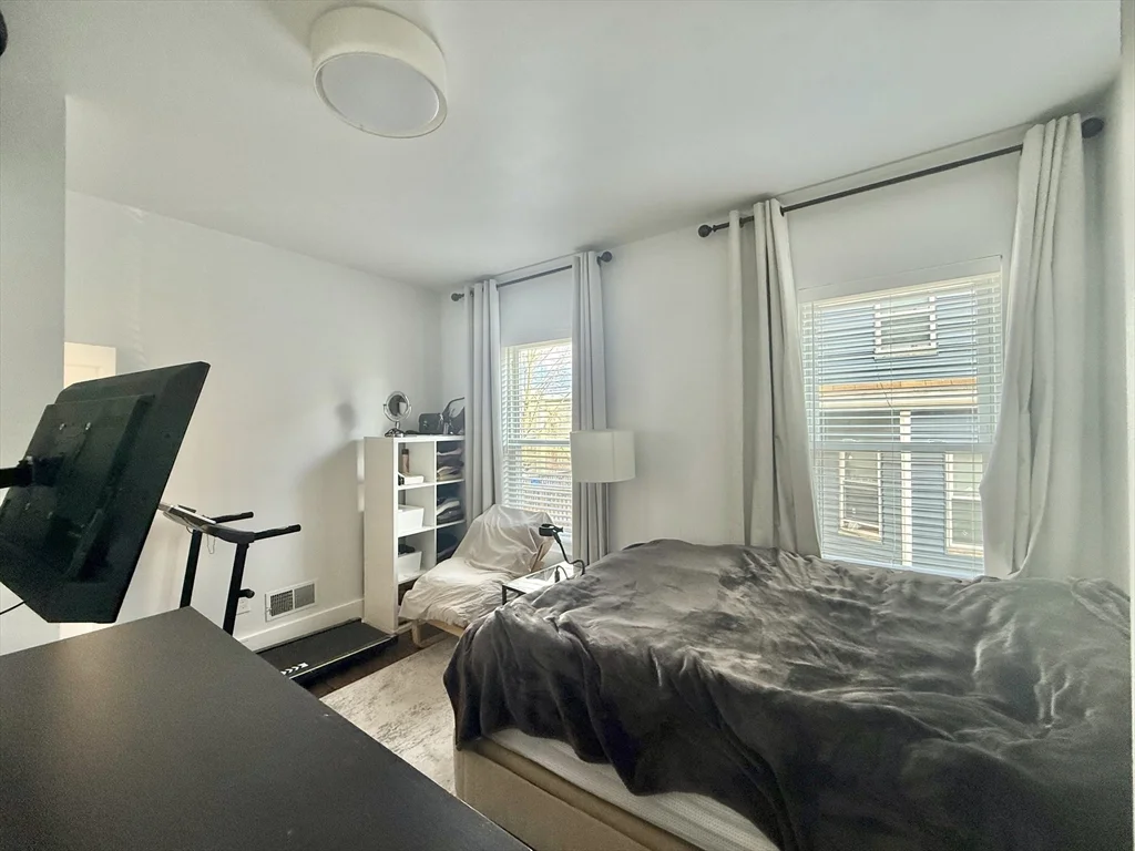 3 bed, 2 bath apartment for rent at 13 Schuyler St Unit 2, Roxbury — photo 31 of 39