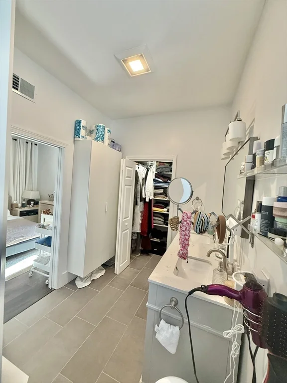 3 bed, 2 bath apartment for rent at 13 Schuyler St Unit 2, Roxbury — photo 36 of 39