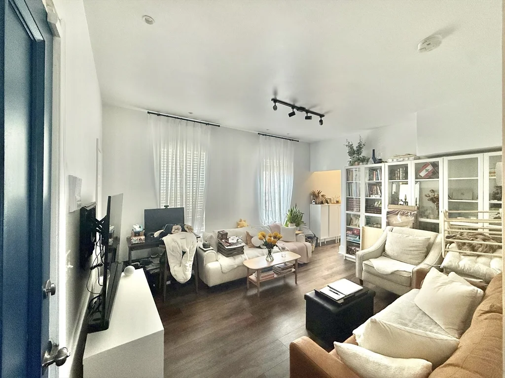 3 bed, 2 bath apartment for rent at 13 Schuyler St Unit 2, Roxbury — photo 34 of 39