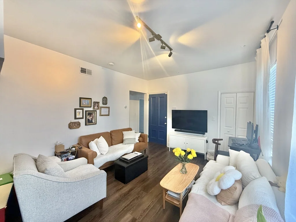 3 bed, 2 bath apartment for rent at 13 Schuyler St Unit 2, Roxbury — photo 17 of 39