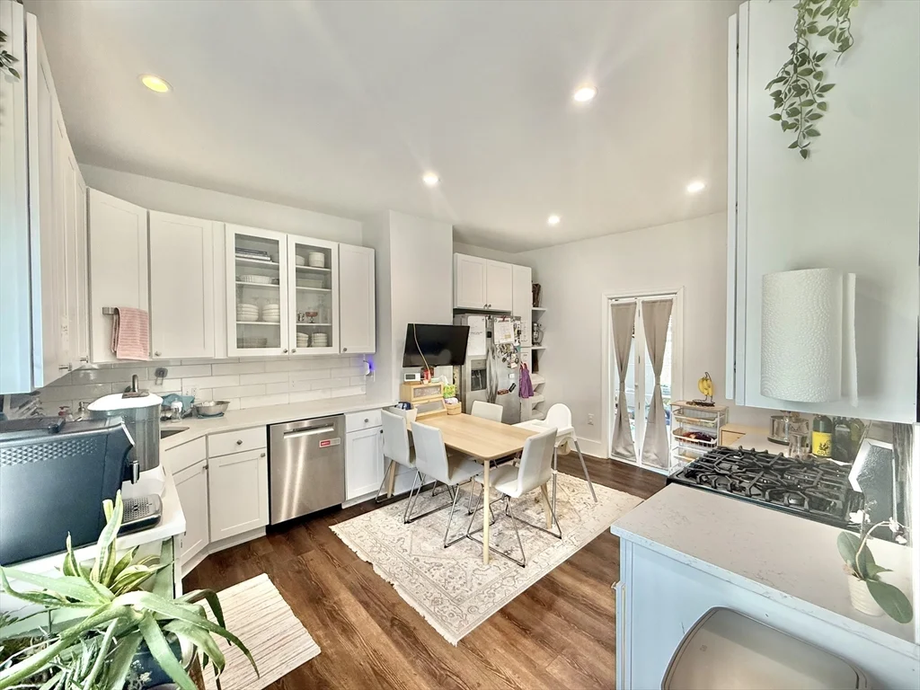 3 bed, 2 bath apartment for rent at 13 Schuyler St Unit 2, Roxbury — photo 4 of 39