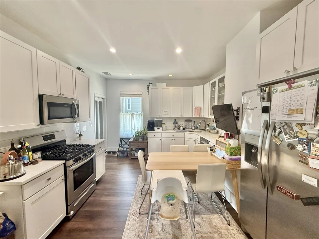 3 bed, 2 bath apartment for rent at 13 Schuyler St Unit 2, Roxbury — photo 8 of 39