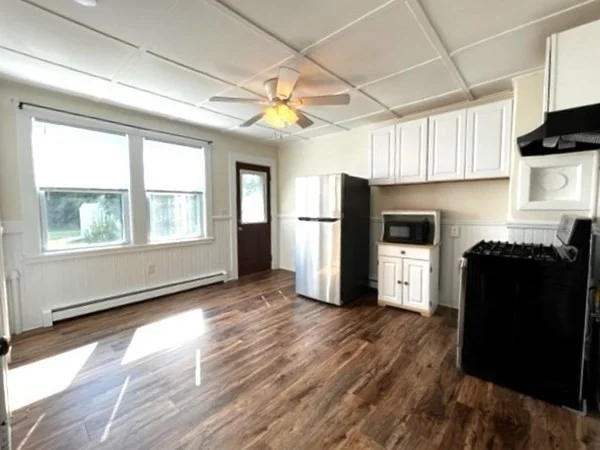 3 bed, 1 bath apartment for rent at 13 Sea View St Unit 13, Plymouth — photo 2 of 20