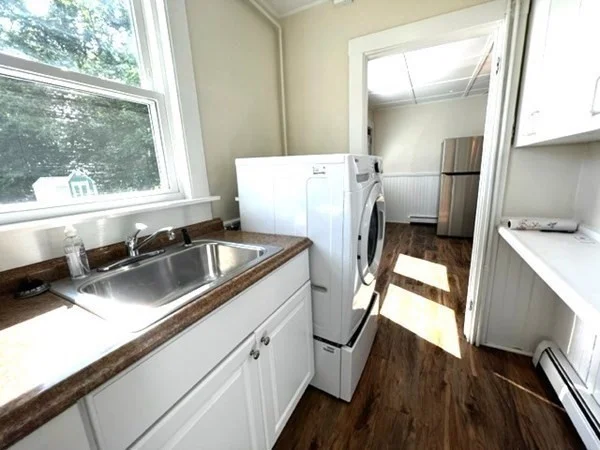 3 bed, 1 bath apartment for rent at 13 Sea View St Unit 13, Plymouth — photo 4 of 20