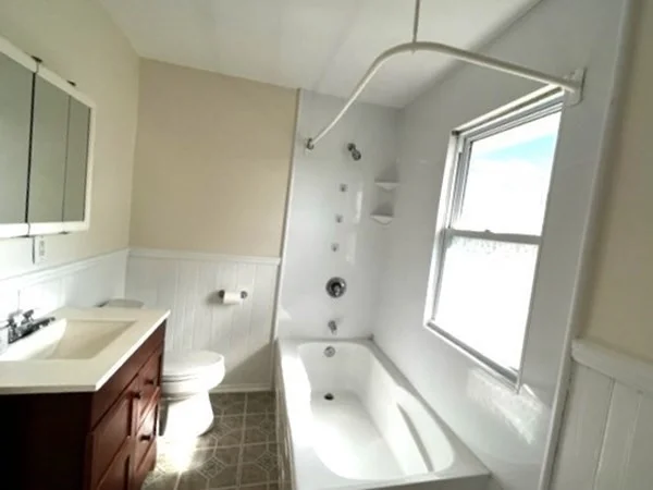 3 bed, 1 bath apartment for rent at 13 Sea View St Unit 13, Plymouth — photo 10 of 20