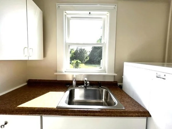 3 bed, 1 bath apartment for rent at 13 Sea View St Unit 13, Plymouth — photo 5 of 20