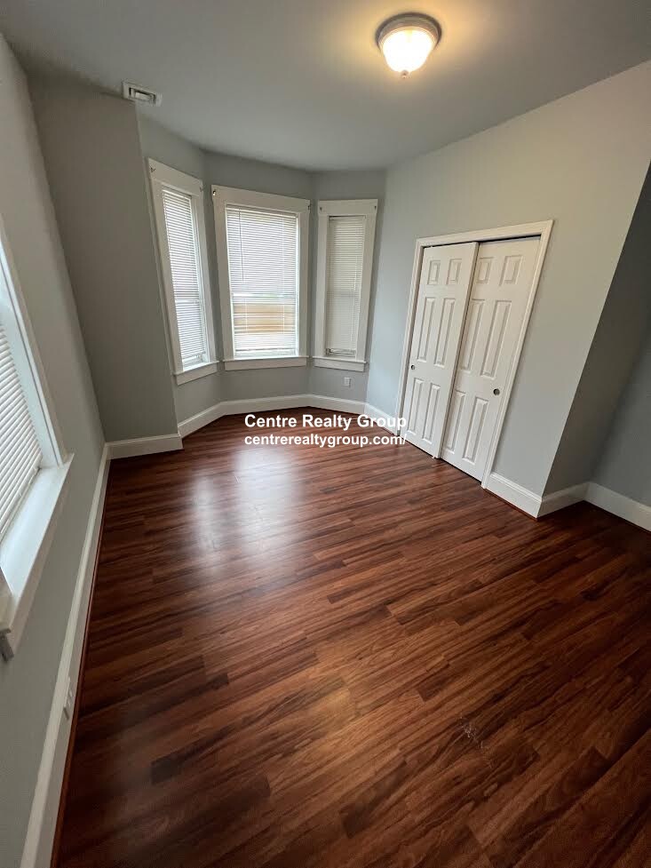 2 bed, 1 bath apartment for rent at 13 Sharon St Unit 1, Banks Square — photo 5 of 10