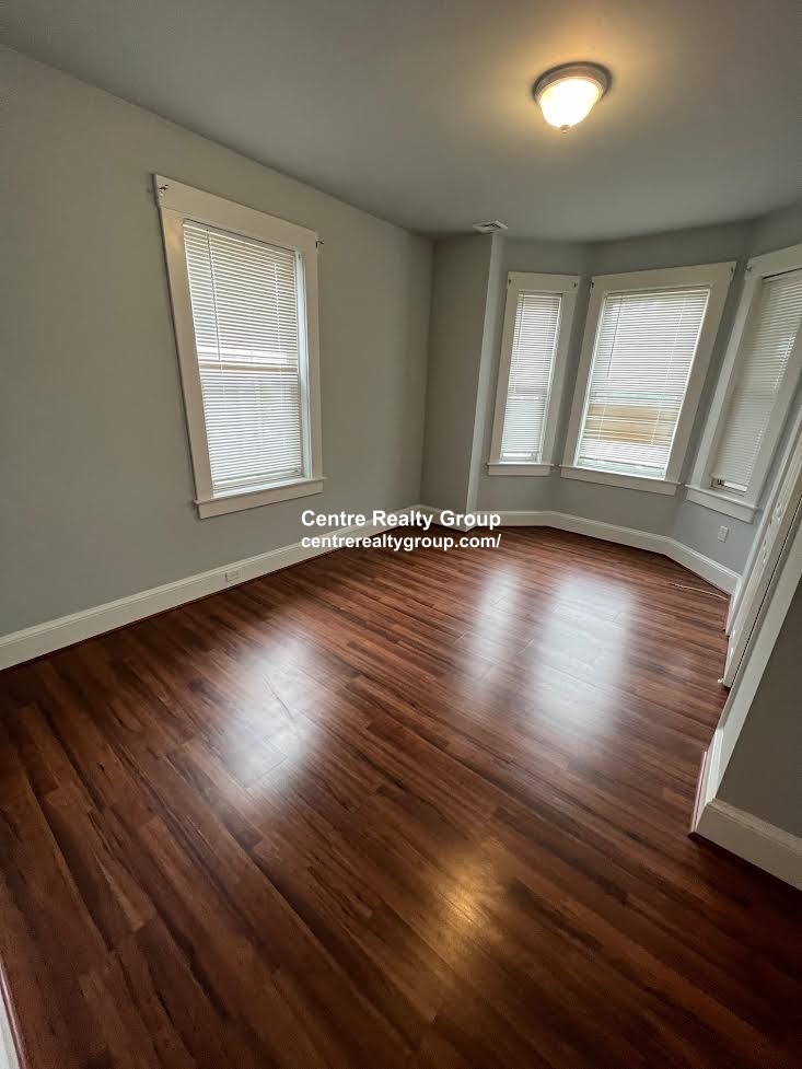 2 bed, 1 bath apartment for rent at 13 Sharon St Unit 1, Banks Square — photo 4 of 10