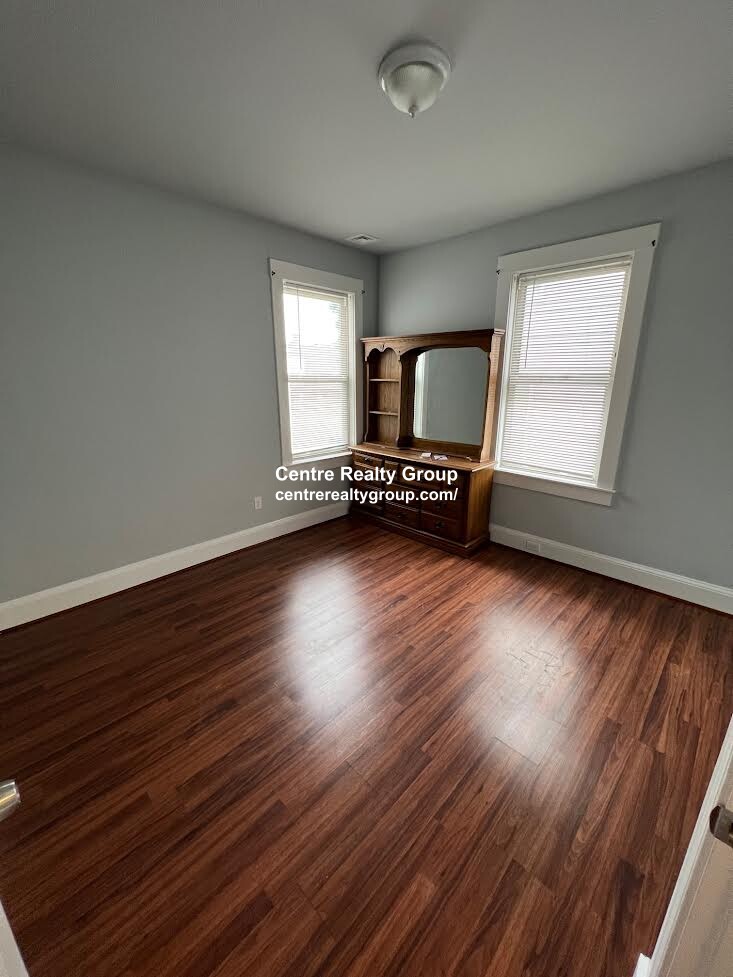 2 bed, 1 bath apartment for rent at 13 Sharon St Unit 1, Banks Square — photo 6 of 10