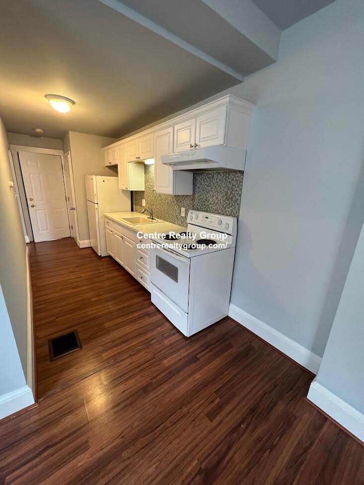 2 bed, 1 bath apartment for rent at 13 Sharon St Unit 1, Banks Square — photo 2 of 10