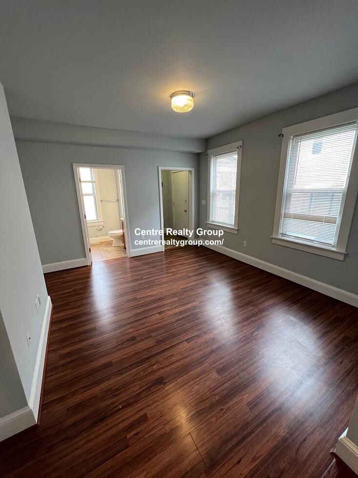 2 bed, 1 bath apartment for rent at 13 Sharon St Unit 1, Banks Square — photo 3 of 10
