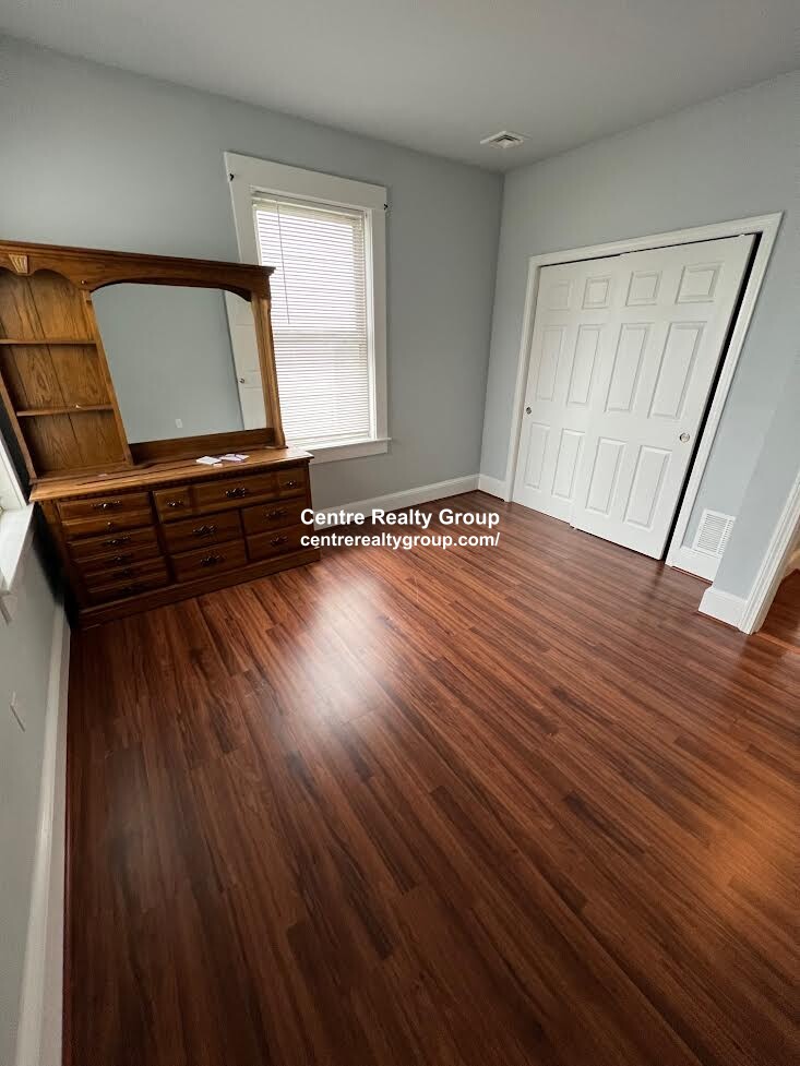 2 bed, 1 bath apartment for rent at 13 Sharon St Unit 1, Banks Square — photo 7 of 10