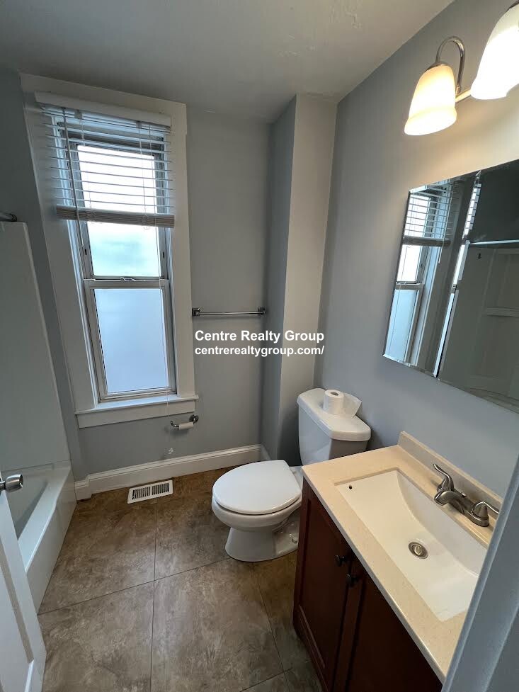 2 bed, 1 bath apartment for rent at 13 Sharon St Unit 1, Banks Square — photo 8 of 10