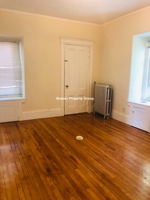 4 bed, 1.5 bath apartment for rent at 13 Sparhawk St Unit 2, Brighton — photo 4 of 18