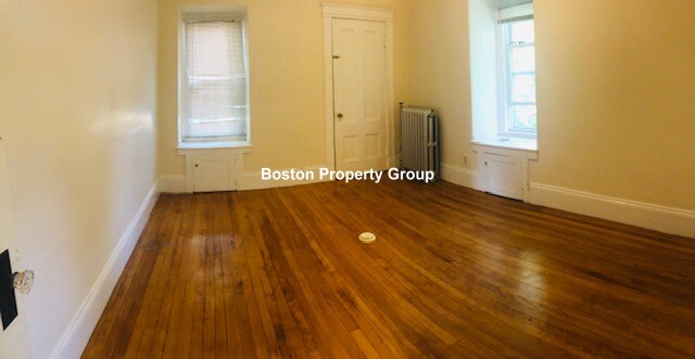 4 bed, 1.5 bath apartment for rent at 13 Sparhawk St Unit 2, Brighton — photo 5 of 18