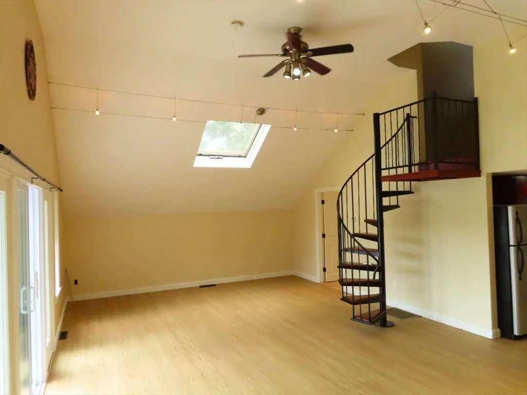 1 bed, 1 bath apartment for rent at 13 Spring St Unit A, Salisbury — photo 12 of 18
