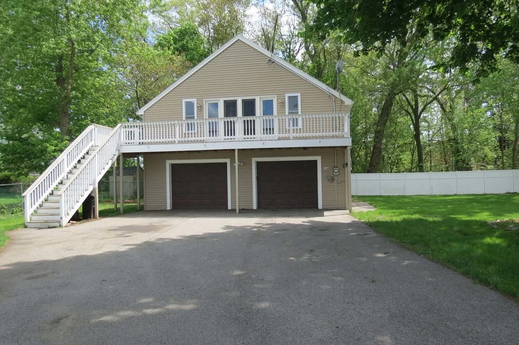 1 bed, 1 bath apartment for rent at 13 Spring St Unit A, Salisbury — photo 1 of 20