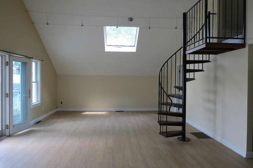 1 bed, 1 bath apartment for rent at 13 Spring St Unit A, Salisbury — photo 8 of 20
