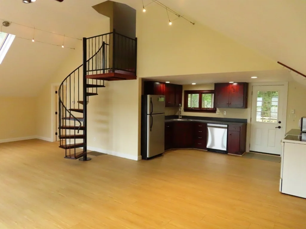1 bed, 1 bath apartment for rent at 13 Spring St Unit A, Salisbury — photo 6 of 18