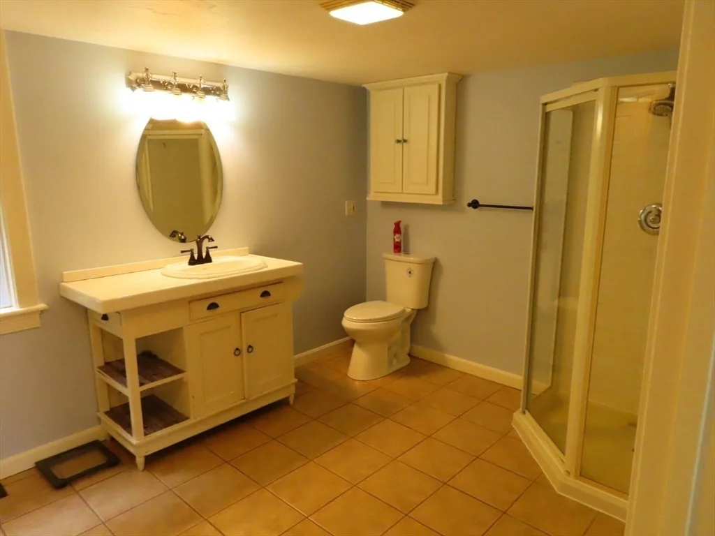 1 bed, 1 bath apartment for rent at 13 Spring St Unit A, Salisbury — photo 8 of 18