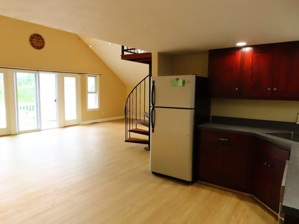 1 bed, 1 bath apartment for rent at 13 Spring St Unit A, Salisbury — photo 13 of 18
