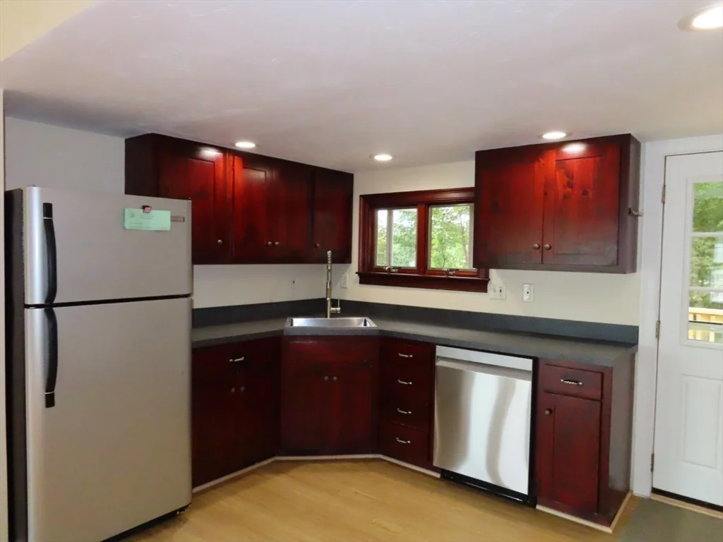 1 bed, 1 bath apartment for rent at 13 Spring St Unit A, Salisbury — photo 5 of 18