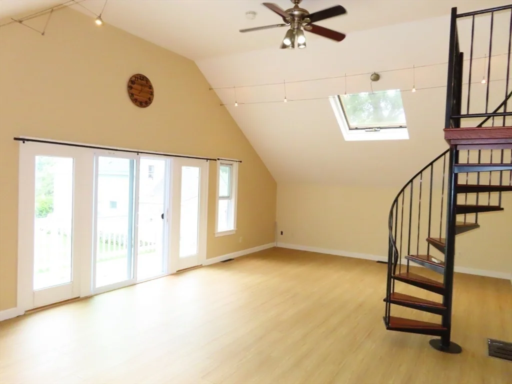 1 bed, 1 bath apartment for rent at 13 Spring St Unit A, Salisbury — photo 7 of 18