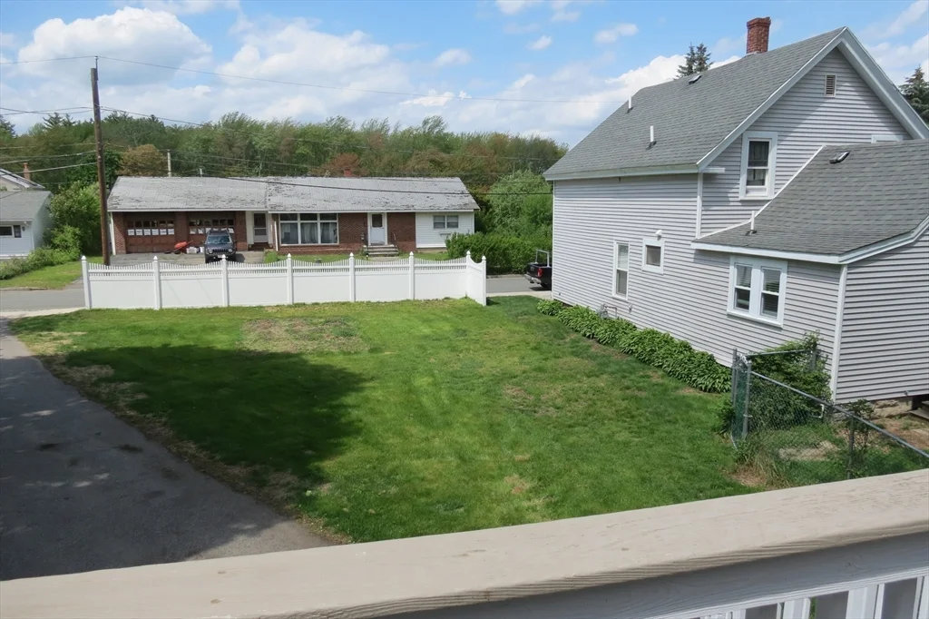 1 bed, 1 bath apartment for rent at 13 Spring St Unit A, Salisbury — photo 3 of 20