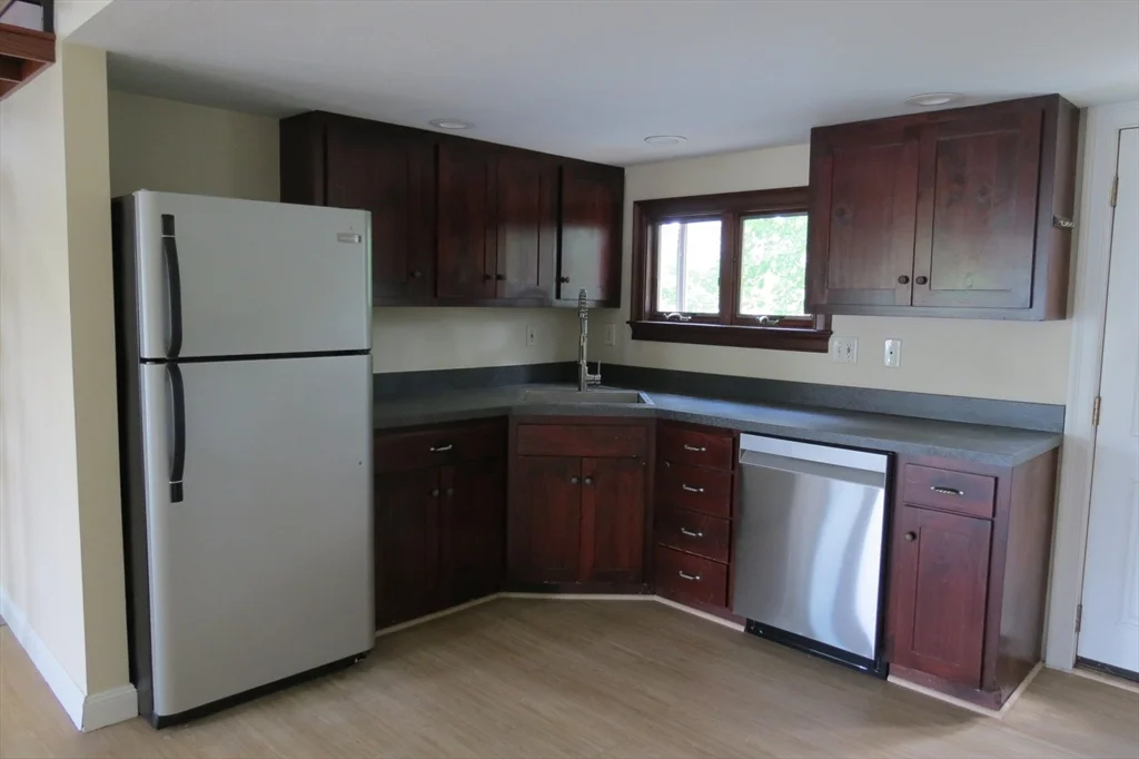 1 bed, 1 bath apartment for rent at 13 Spring St Unit A, Salisbury — photo 4 of 20