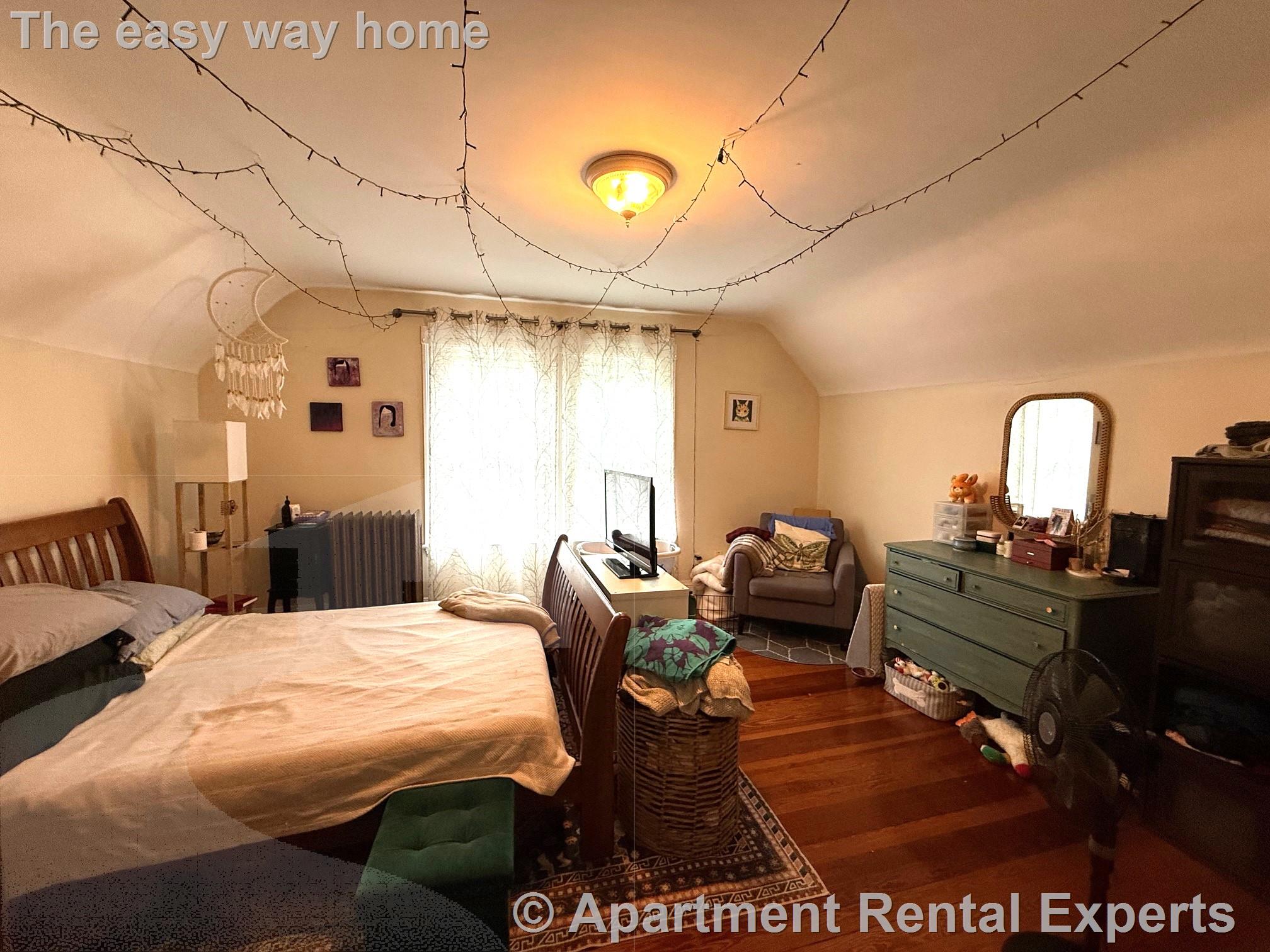 4 bed, 2 bath apartment for rent at 13 Standish St, Huron Village — photo 11 of 15