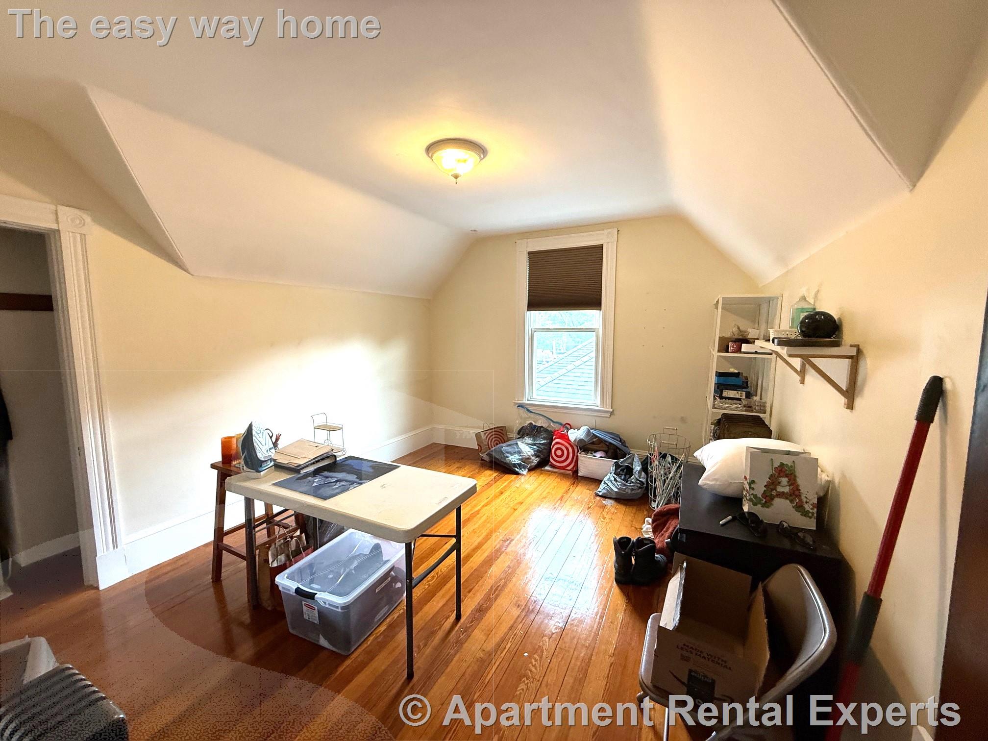 4 bed, 2 bath apartment for rent at 13 Standish St, Huron Village — photo 9 of 15