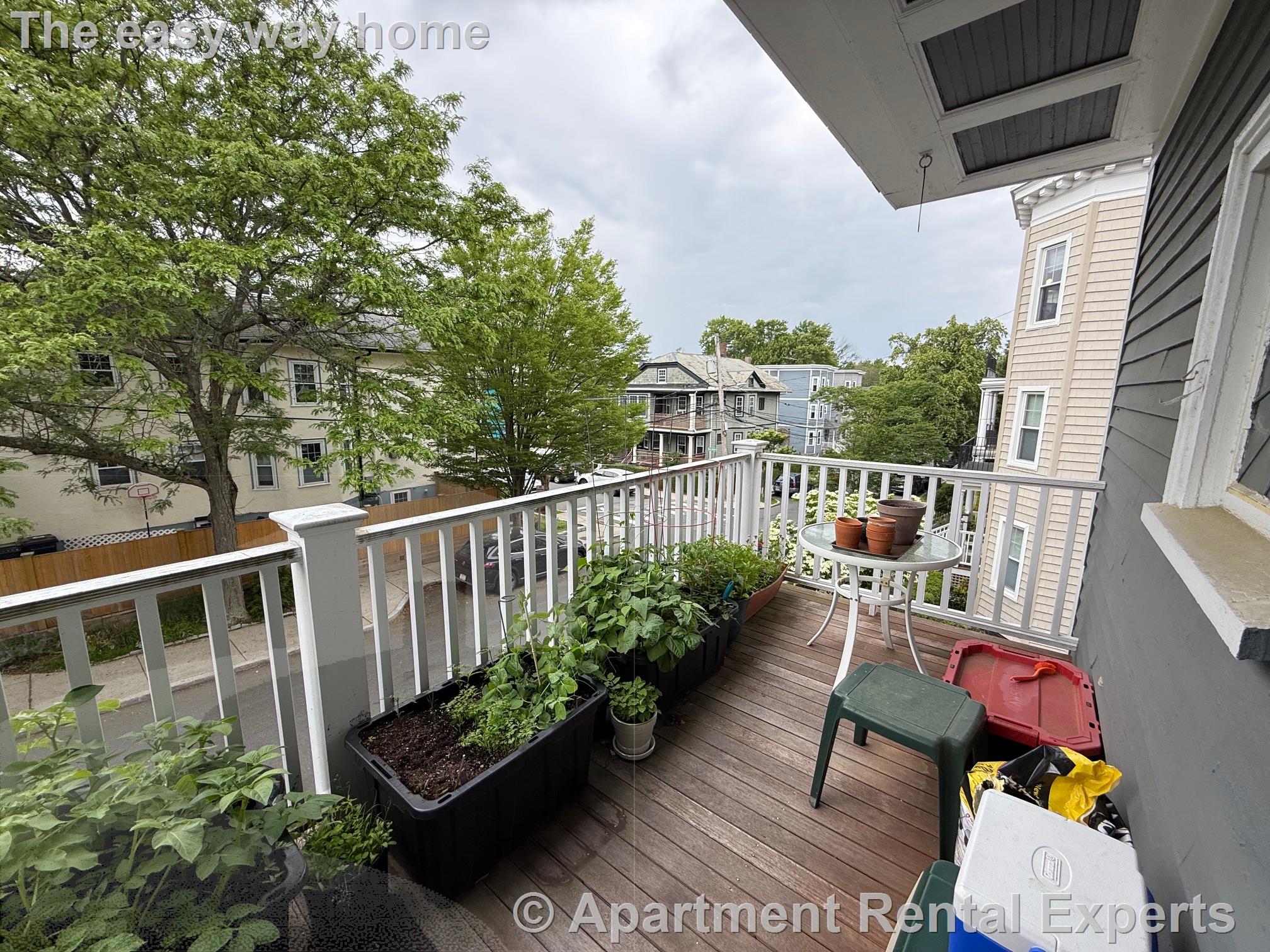4 bed, 2 bath apartment for rent at 13 Standish St, Huron Village — photo 13 of 15