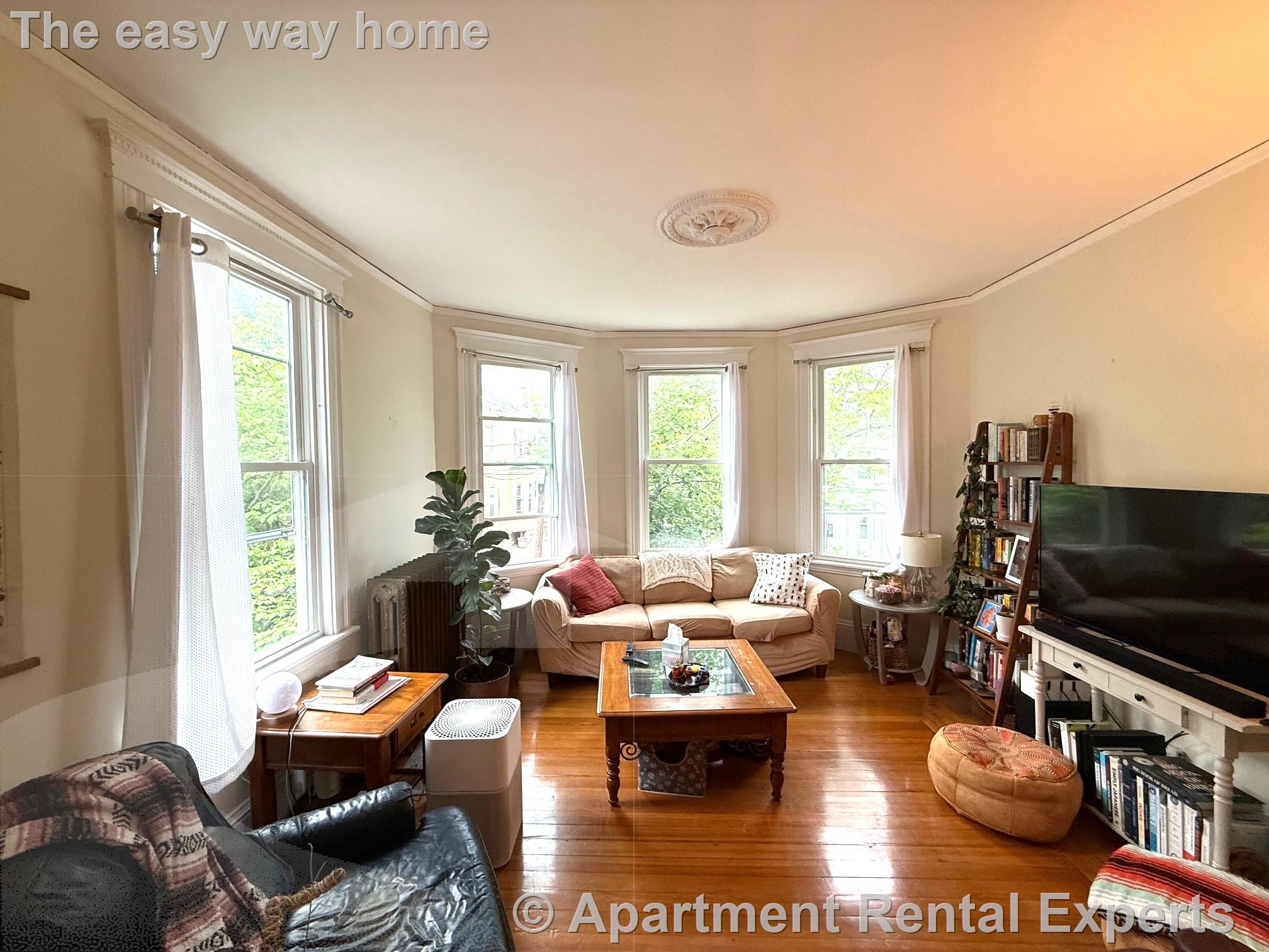 4 bed, 2 bath apartment for rent at 13 Standish St, Huron Village — photo 1 of 15