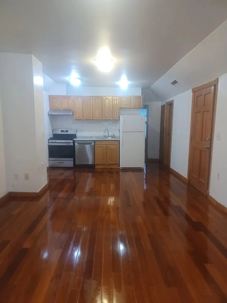 3 bed, 1 bath apartment for rent at 13 Tabor Pl Unit 2, Coolidge Corner — photo 9 of 14
