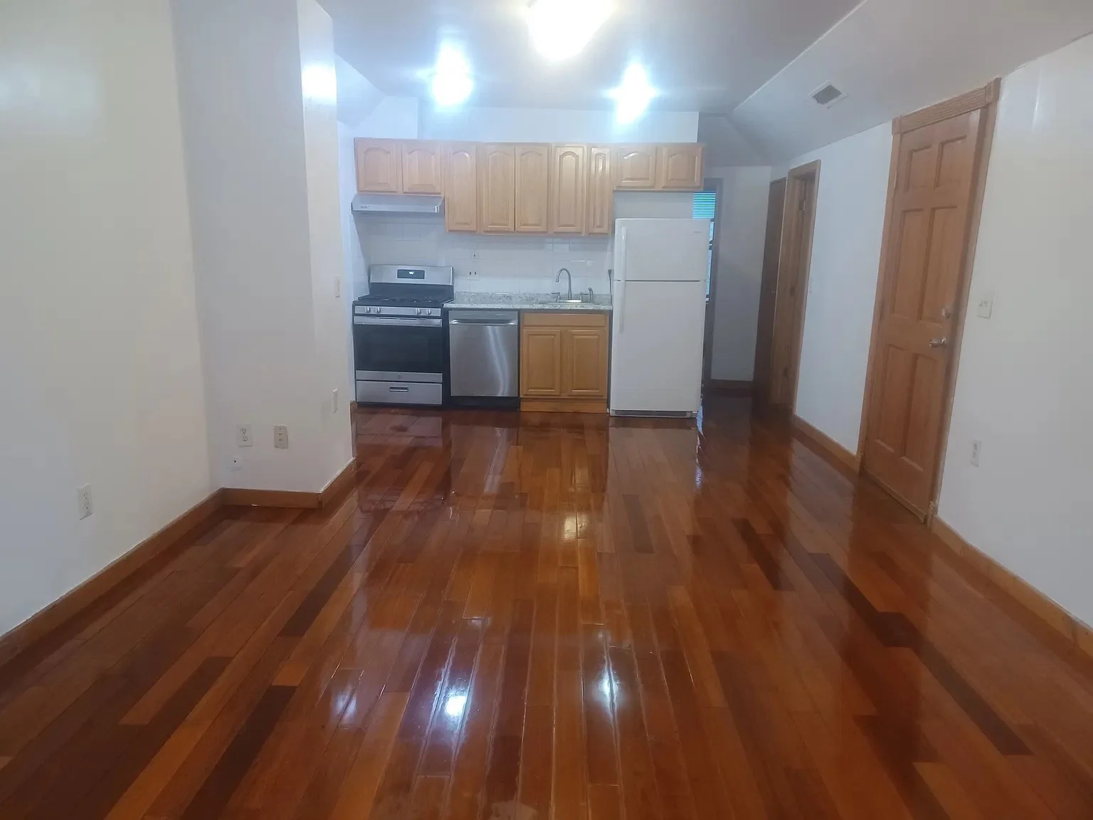 3 bed, 1 bath apartment for rent at 13 Tabor Pl Unit 2, Coolidge Corner