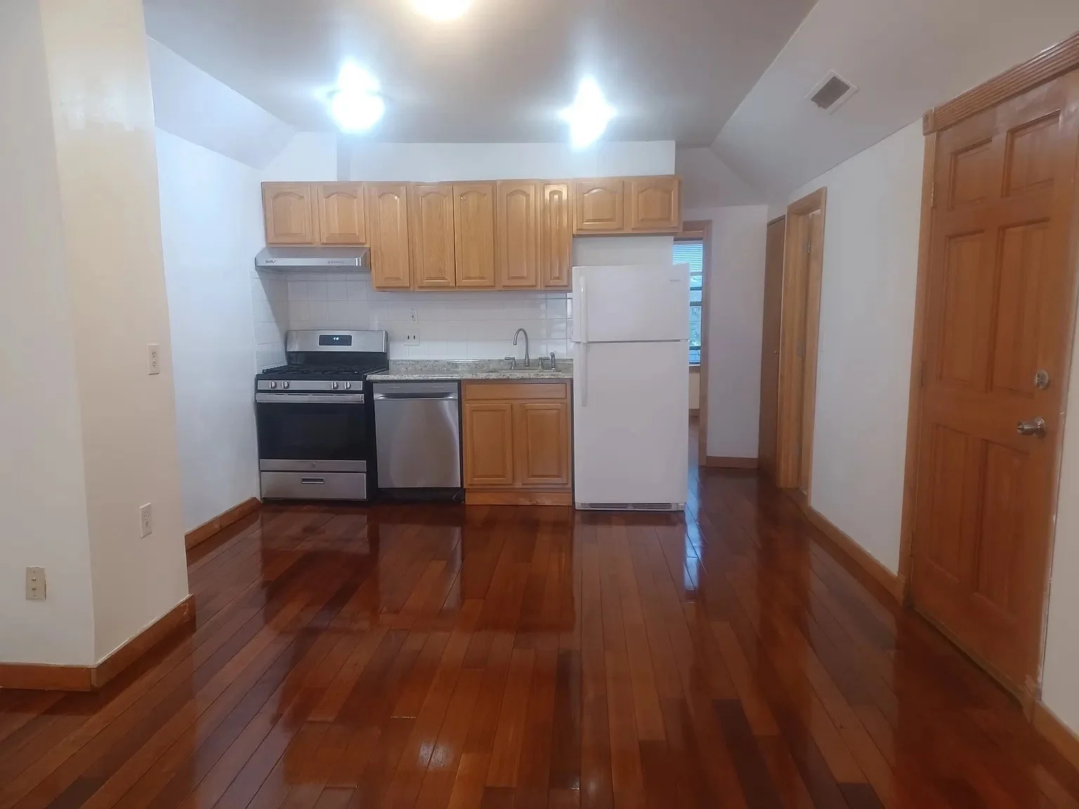 3 bed, 1 bath apartment for rent at 13 Tabor Pl Unit 2, Coolidge Corner — photo 10 of 14