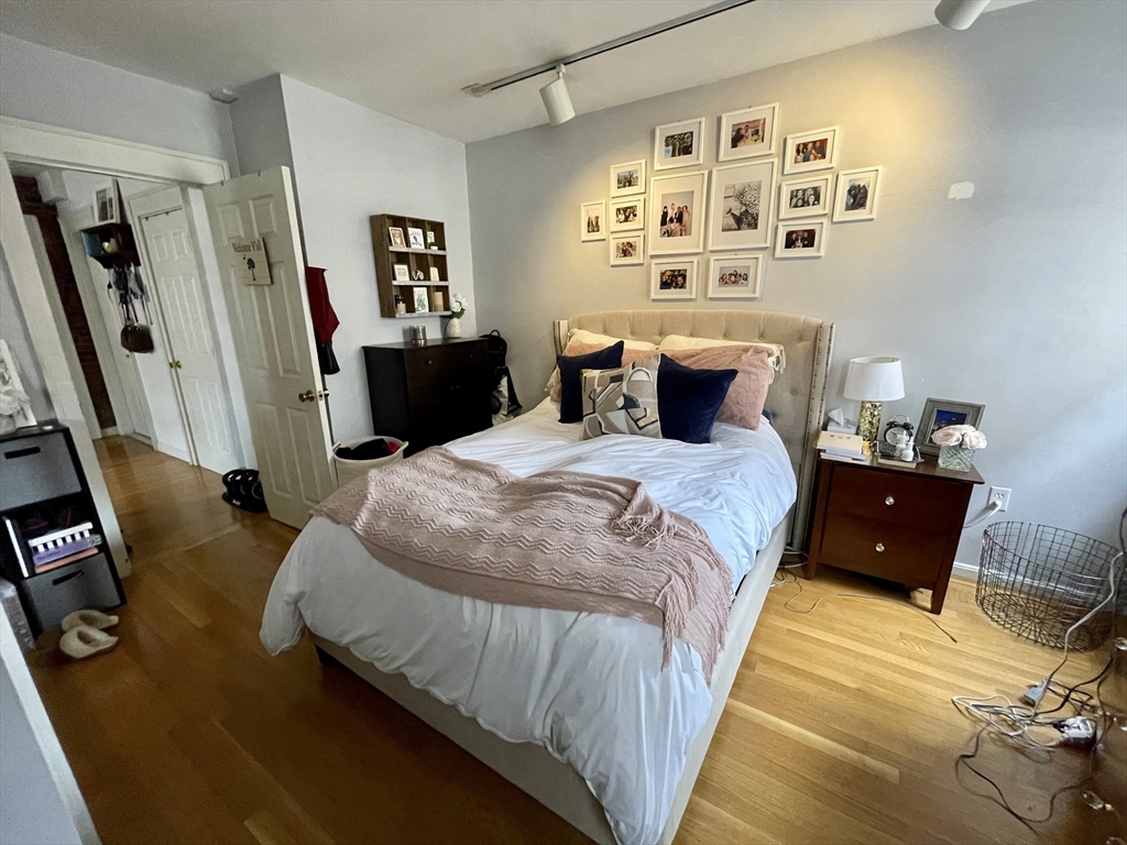 1 bed, 1 bath apartment for rent at 13 Thacher St Unit 3, North End — photo 9 of 12