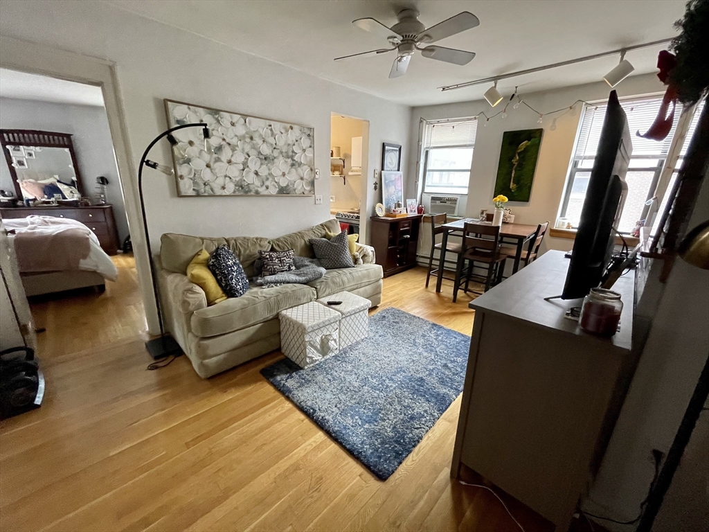 1 bed, 1 bath apartment for rent at 13 Thacher St Unit 3, North End