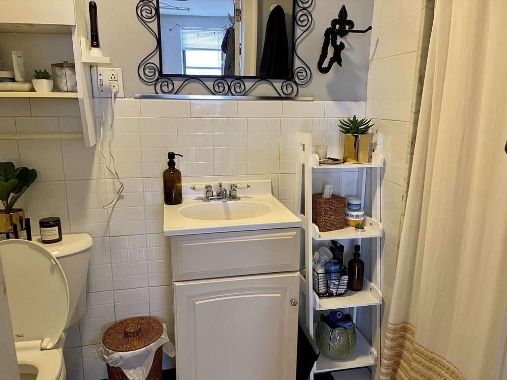 1 bed, 1 bath apartment for rent at 13 Thacher St Unit 3, North End — photo 11 of 12