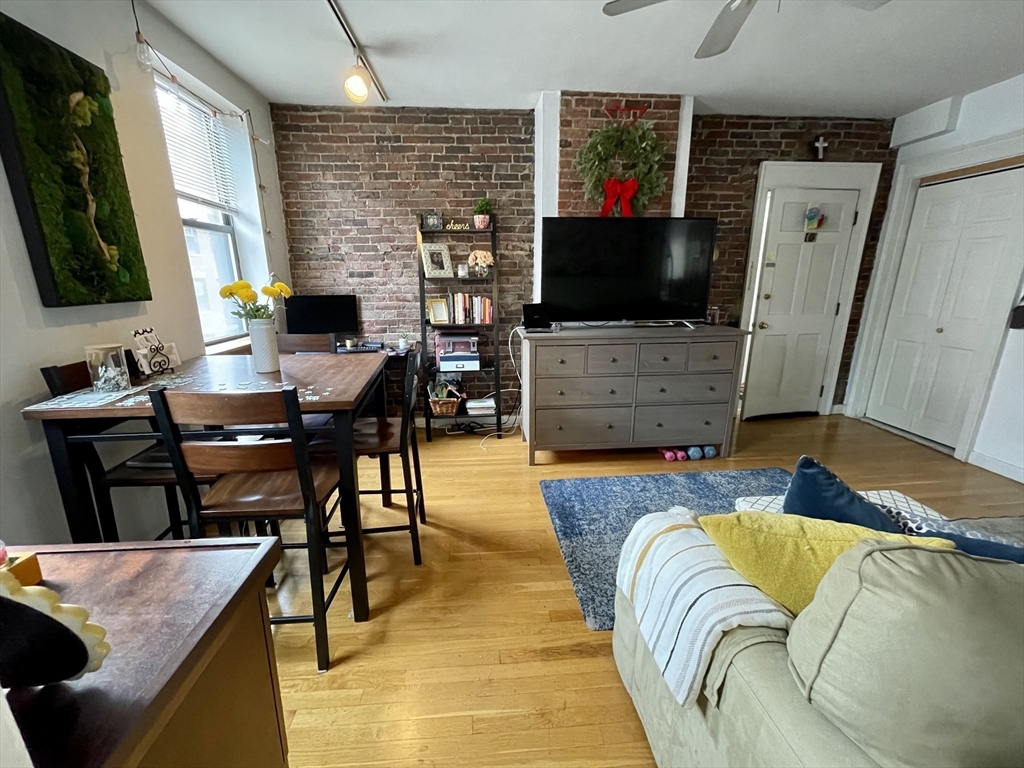 1 bed, 1 bath apartment for rent at 13 Thacher St Unit 3, North End — photo 4 of 12