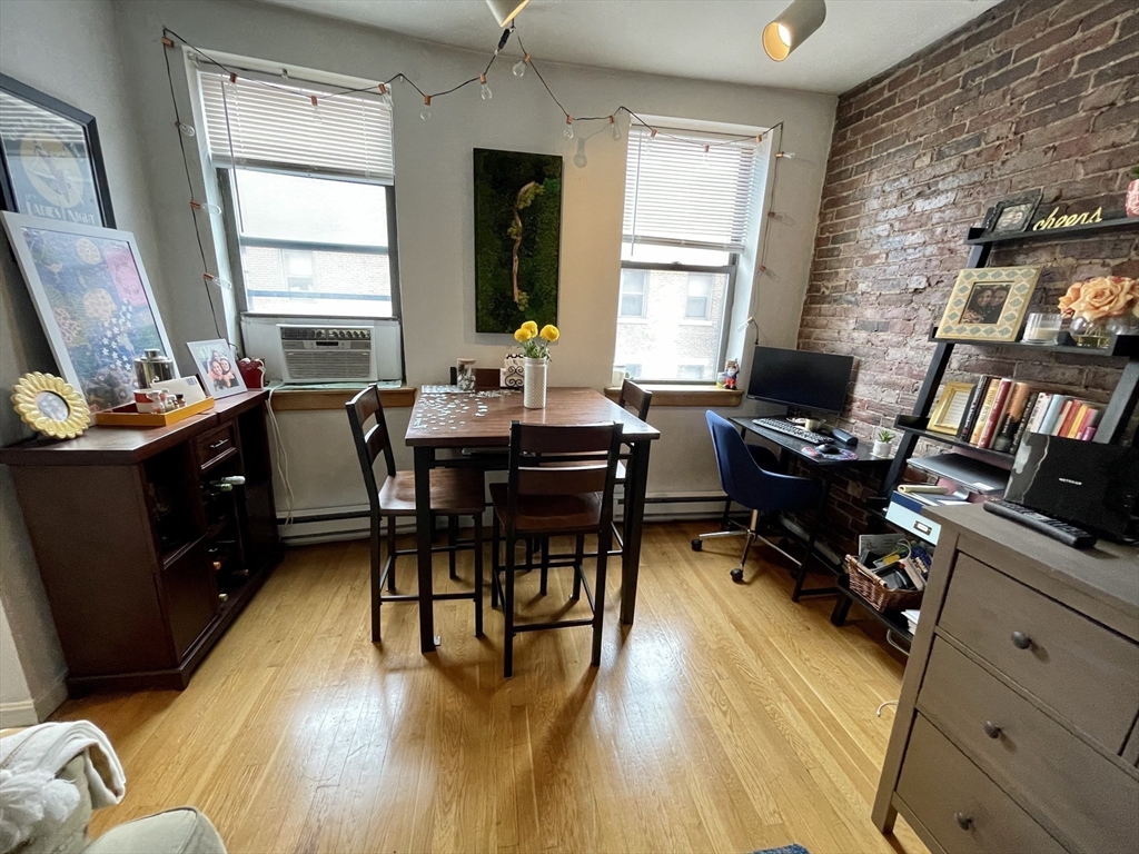 1 bed, 1 bath apartment for rent at 13 Thacher St Unit 3, North End — photo 3 of 12