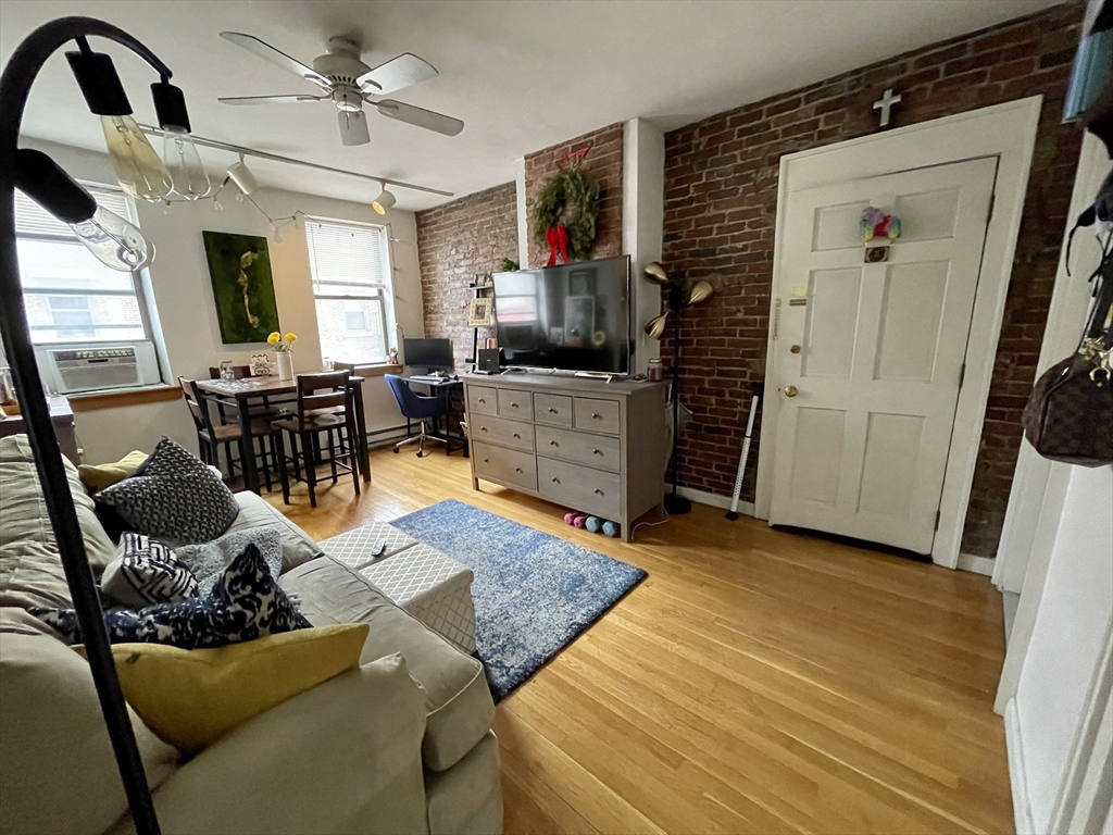 1 bed, 1 bath apartment for rent at 13 Thacher St Unit 3, North End — photo 2 of 12