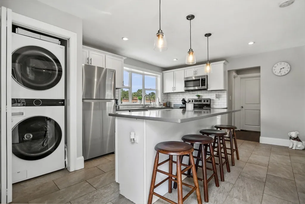 2 bed, 1 bath apartment for rent at 13 Town Hill St Unit 2, Quincy — photo 3 of 20
