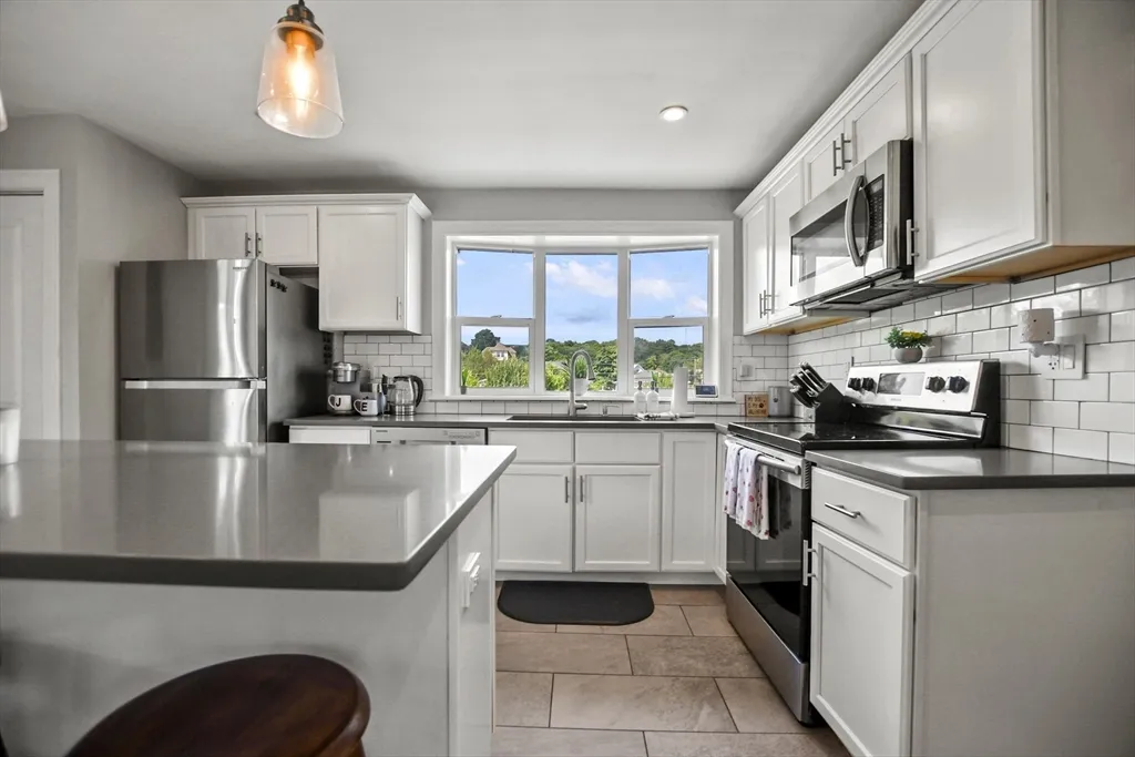 2 bed, 1 bath apartment for rent at 13 Town Hill St Unit 2, Quincy — photo 5 of 20