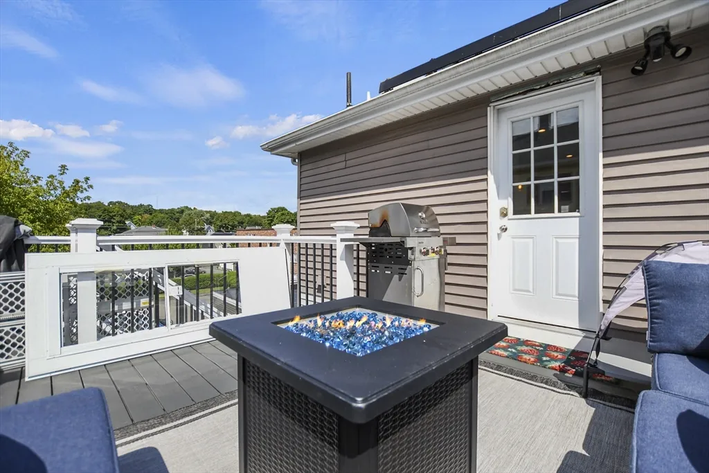 2 bed, 1 bath apartment for rent at 13 Town Hill St Unit 2, Quincy — photo 16 of 20