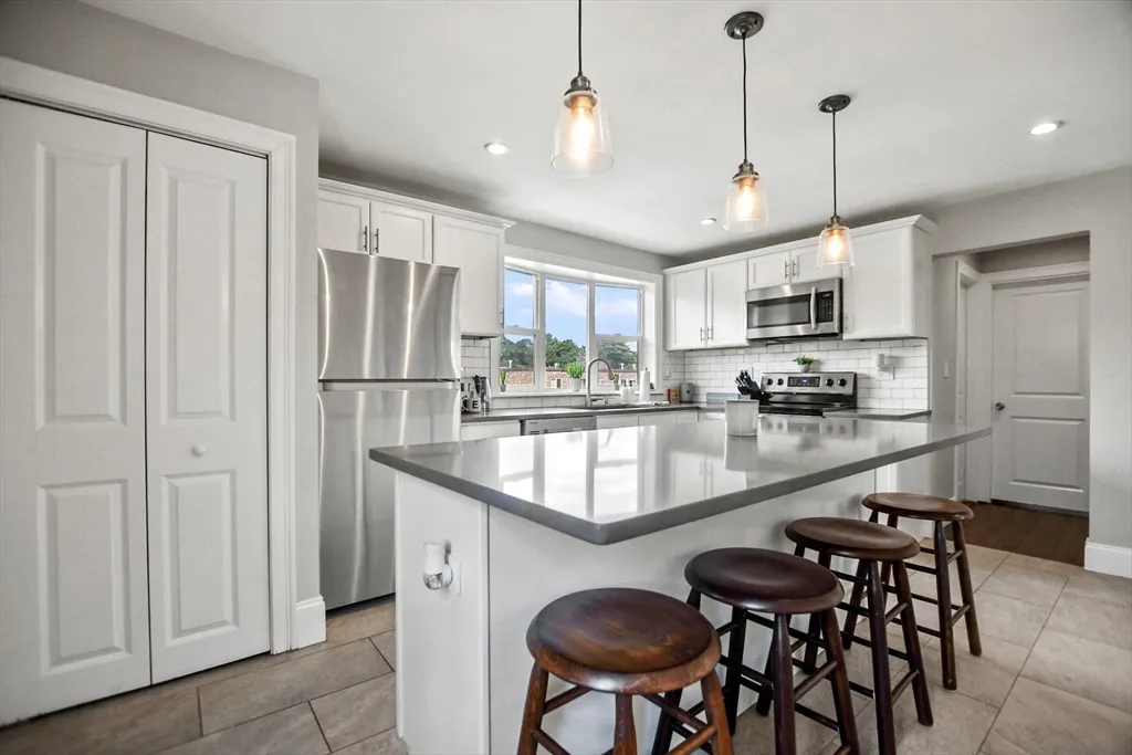 2 bed, 1 bath apartment for rent at 13 Town Hill St Unit 2, Quincy — photo 1 of 20