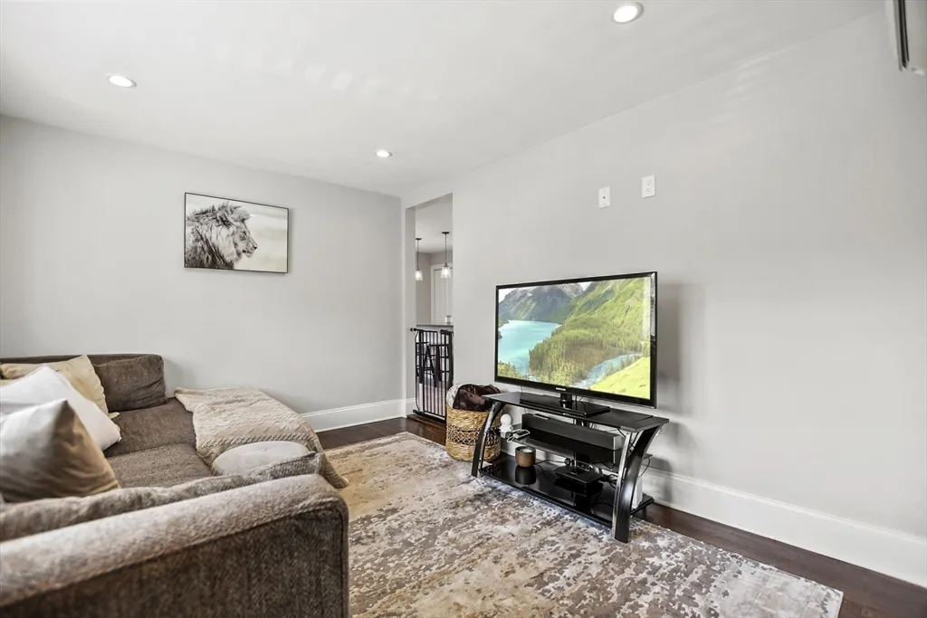 2 bed, 1 bath apartment for rent at 13 Town Hill St Unit 2, Quincy — photo 8 of 20