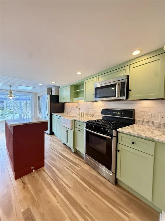3 bed, 2 bath apartment for rent at 13 Tucker, Old Town — photo 5 of 19